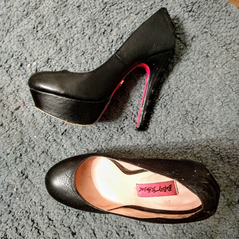 Betsy Johnson size 6.5 black
